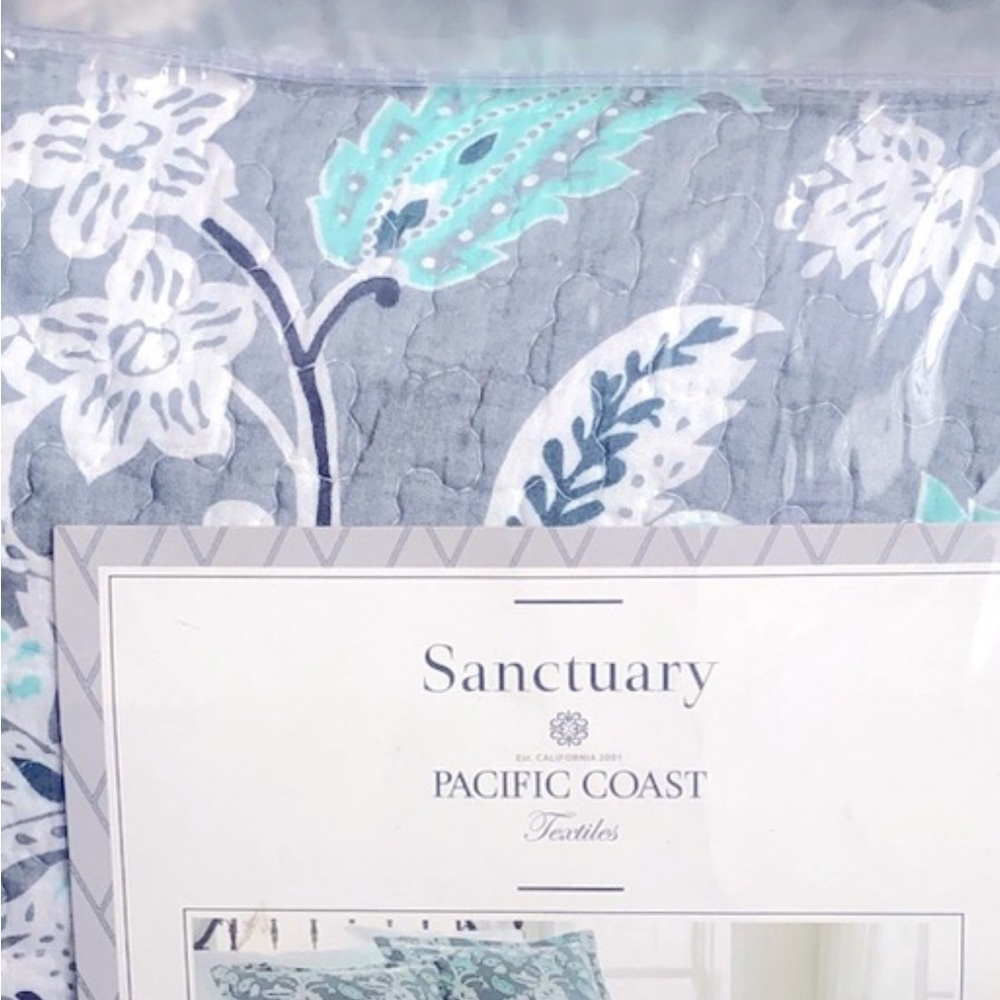 Cotton quilt set 3 piece reversible NWT🌹final price🌹 - Picture 6 of 8